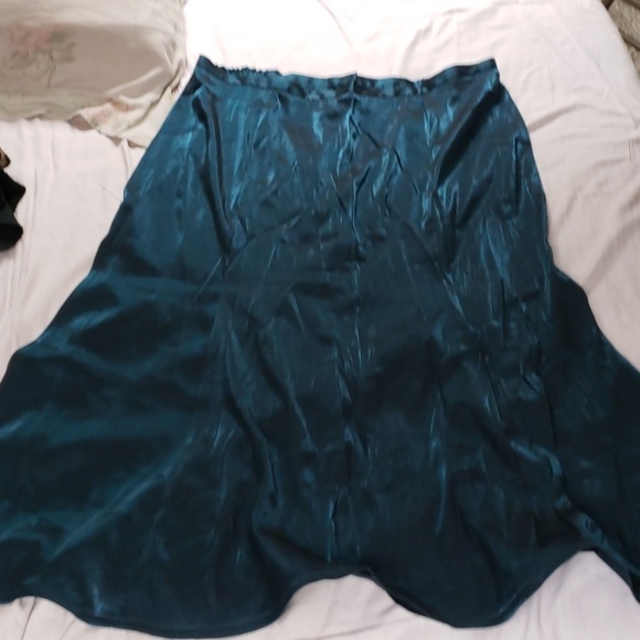 Mermaid style skirt - Picture 3 of 3